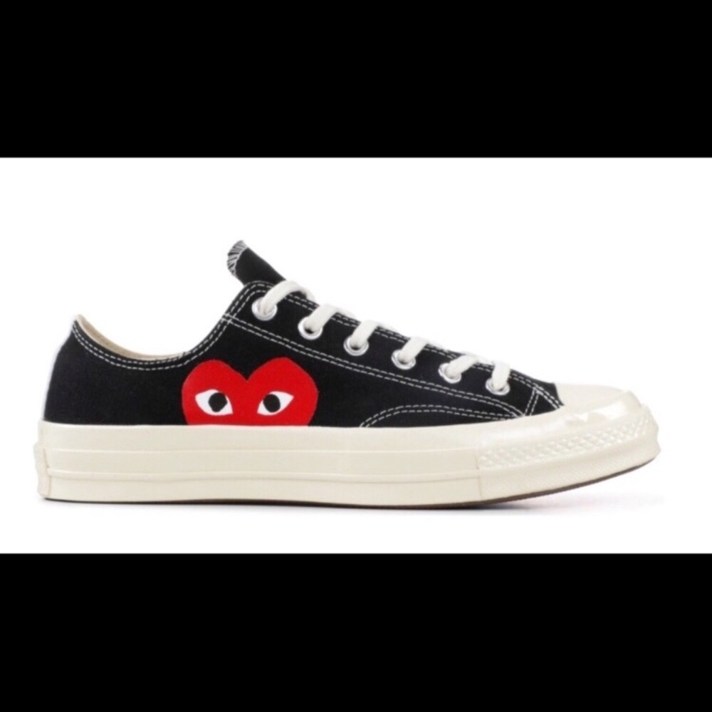 Comme des Garçon Play Converse size 8.
